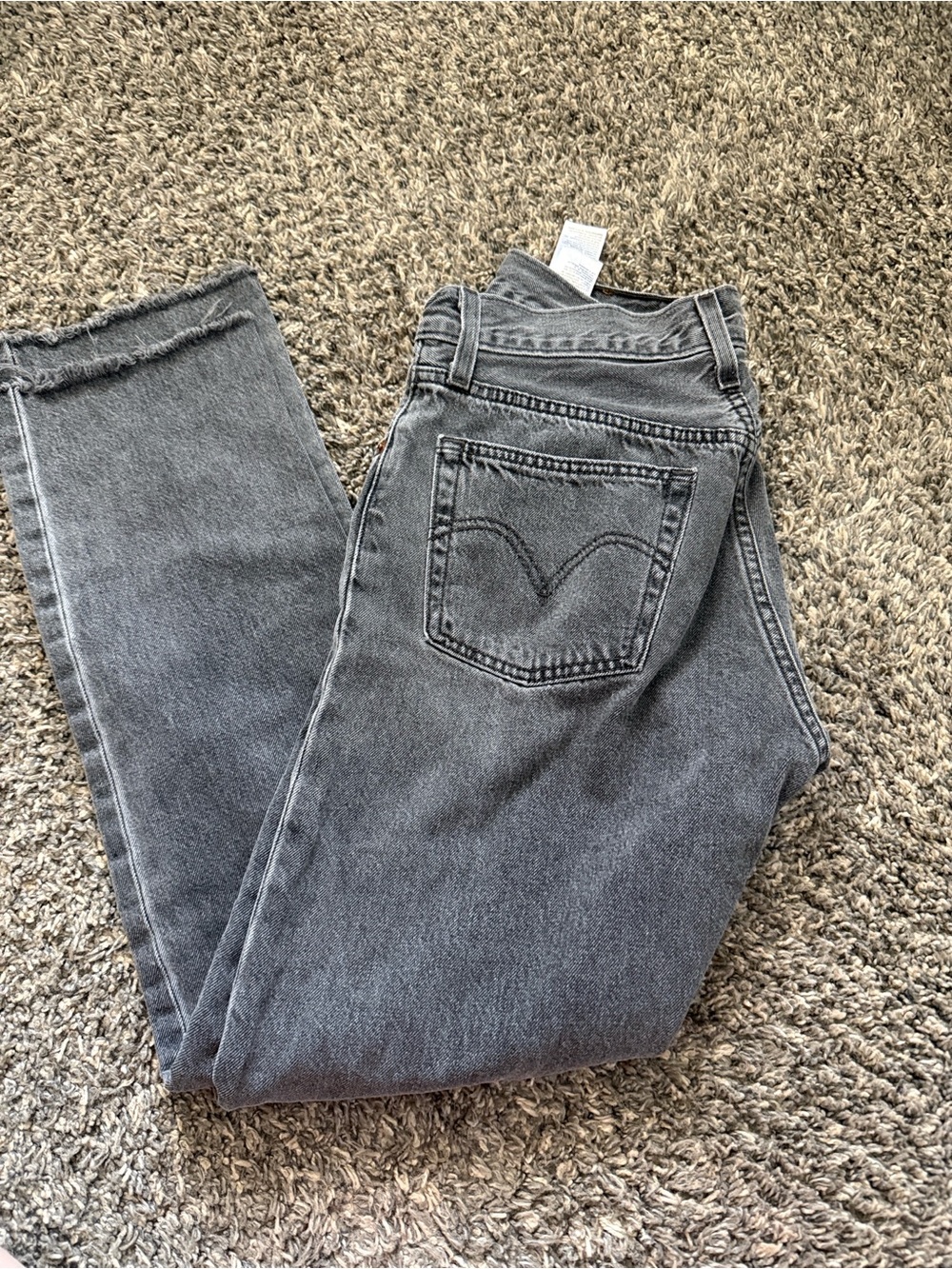 Levi's Women's High-Rise Straight Jeans in Charcoal Gray /Black Stonewashed